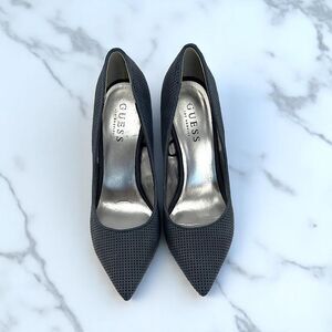 GUESS Traces Perforated Pointed Toe Heel Gray Taupe Vegan Suede Leather Sz. 8M